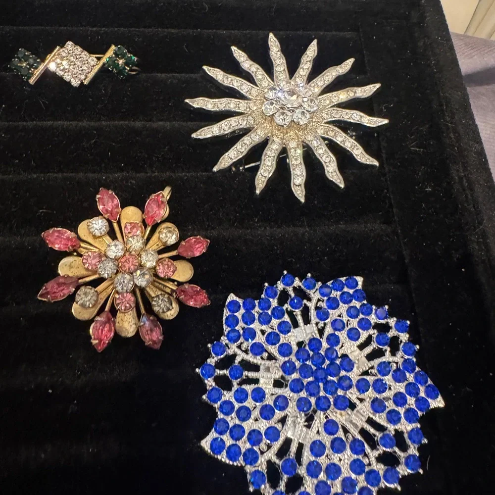 Elegant Vintage Brooch‎ Pin Collection (7) Total